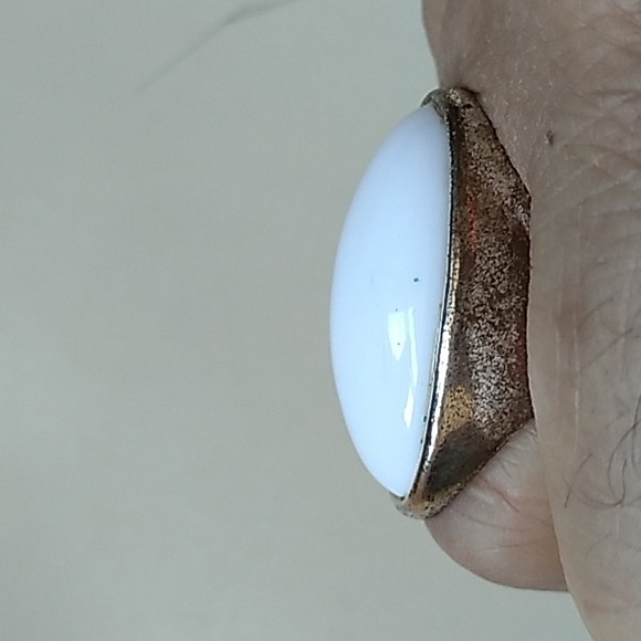 Vintage Oval-Shaped White Ring - Picture 3 of 6